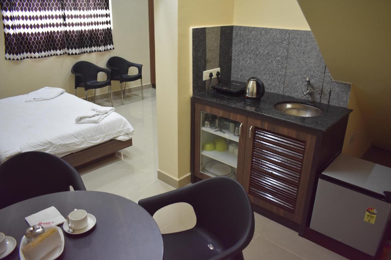 Hotel Sami V Landmarks Aranthangi Esterno foto