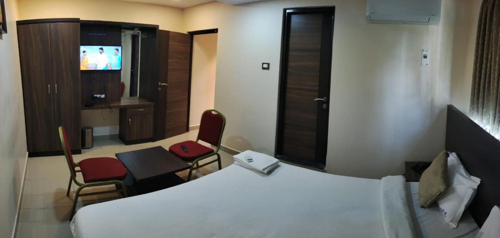 Hotel Sami V Landmarks Aranthangi Esterno foto