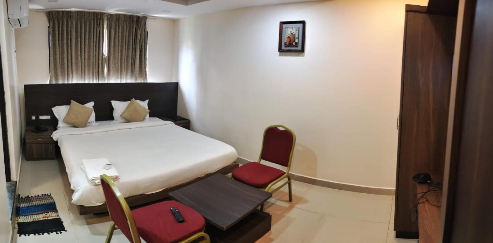 Hotel Sami V Landmarks Aranthangi Esterno foto