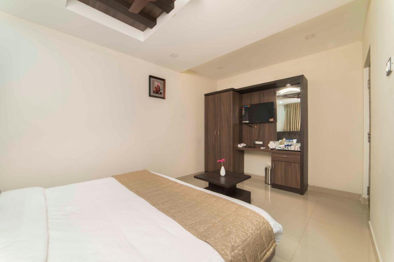 Hotel Sami V Landmarks Aranthangi Esterno foto