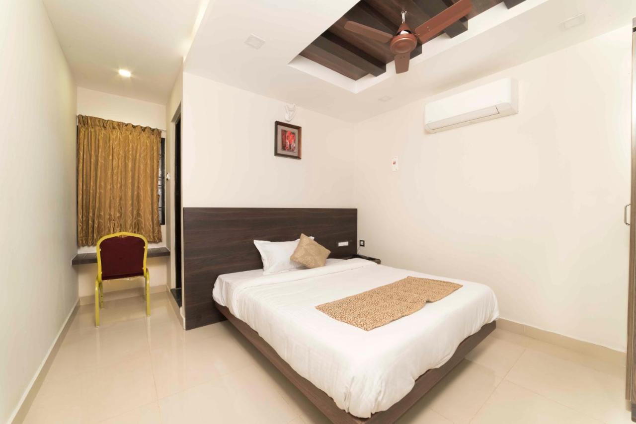 Hotel Sami V Landmarks Aranthangi Esterno foto
