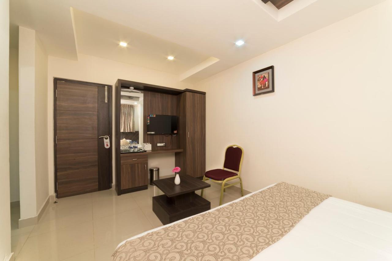 Hotel Sami V Landmarks Aranthangi Esterno foto